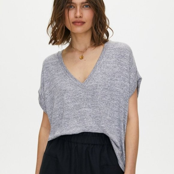 Aritzia Tops - Aritzia Wilfred Free (ARMY GREEN) Light Knit Tee